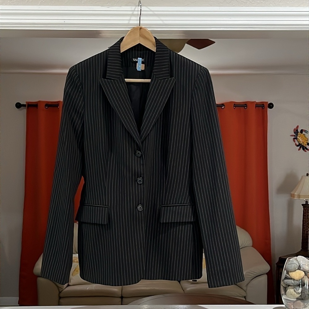 Tahari Pin Stripe Women’s Blazer Jacket Size 10